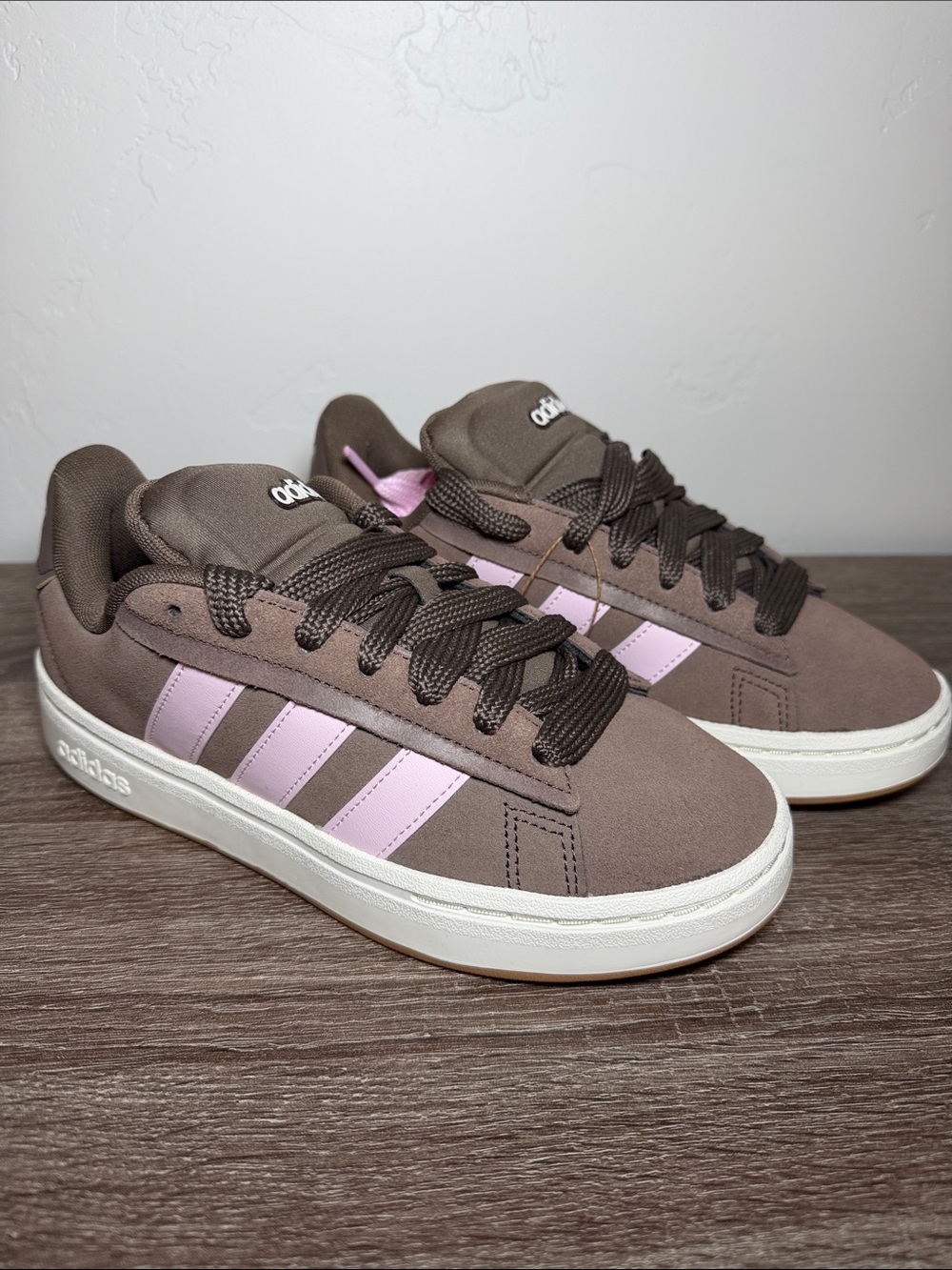 adidas Grand Court Alpha Women’s Size 7 Brown Sneakers with Pink Stripes